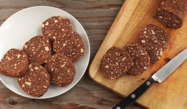 Сладък салам с орехи