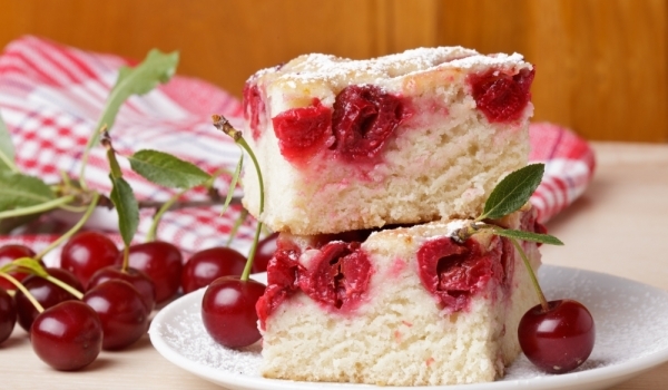 Сладкиш с вишни и ром